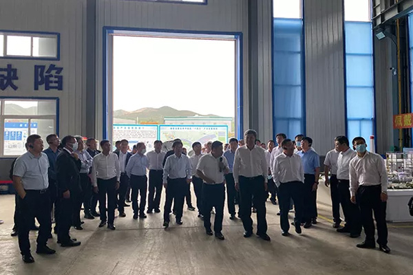 內(nèi)蒙古自治區(qū)黨委常委、通遼市委書記孟憲東攜考察團(tuán)到一諾環(huán)境考察指導(dǎo)